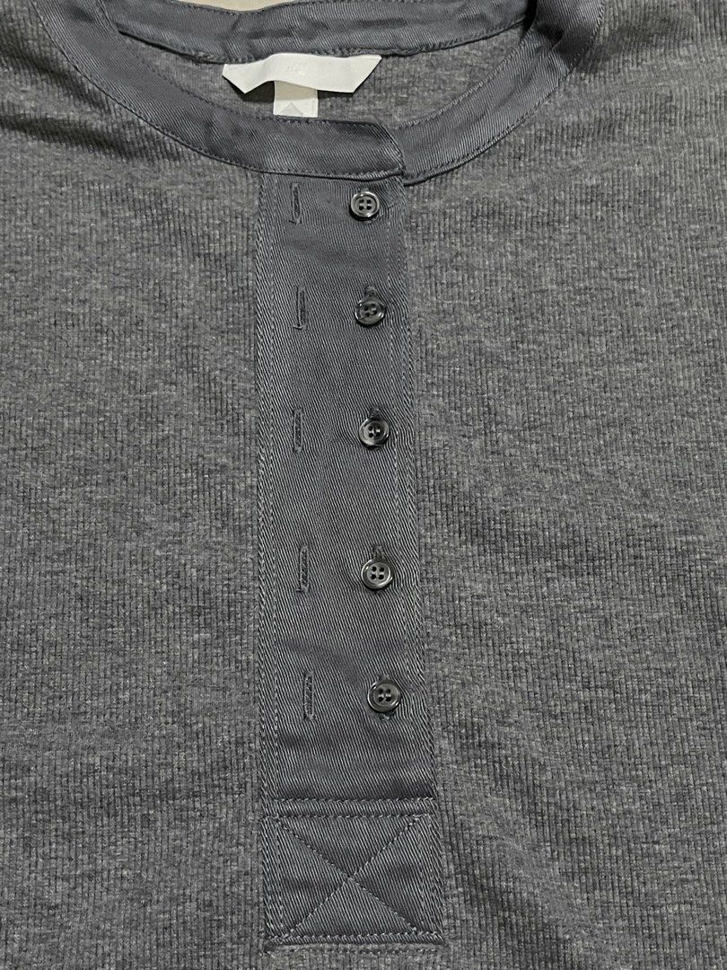 H&M Ribbed Sleeveless Top Gray Melange (Category: Sleeveless) located in Manila. Submitted by declutterwlia (Listing ID 1429804418, Image 3). Description: ꩜ never worn rfs: not my style mop: gcash mod: jnt / lalamove pm for more pics and details! .