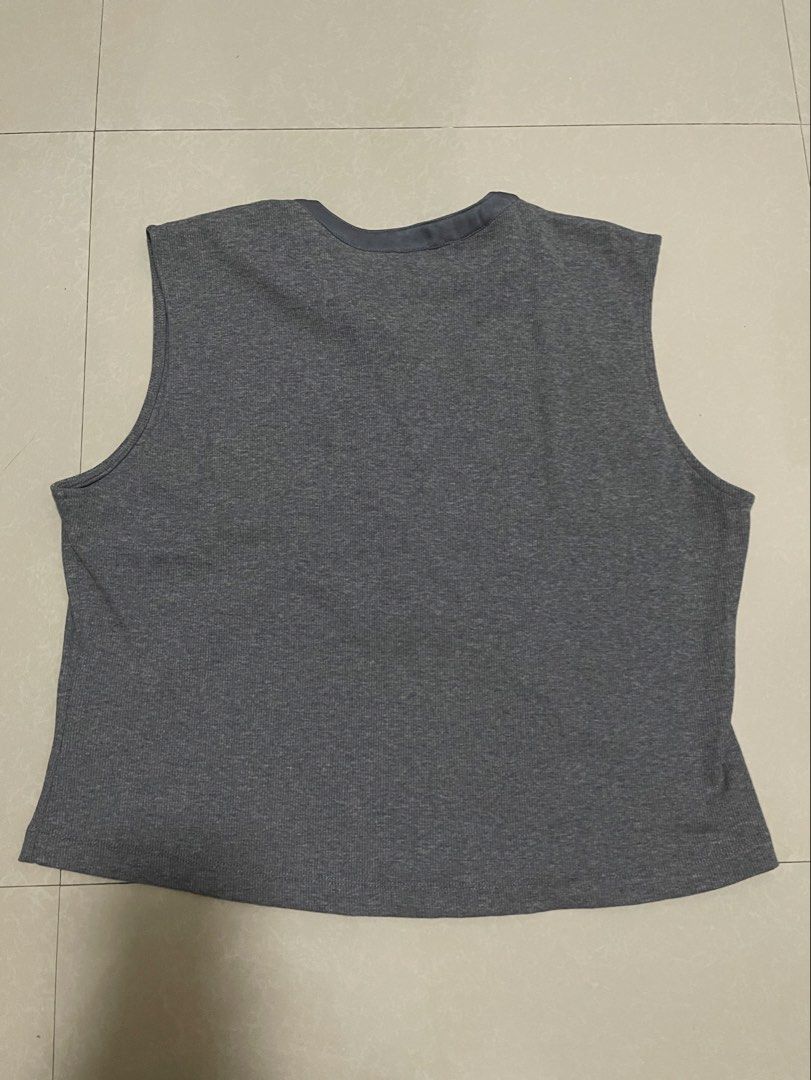 H&M Ribbed Sleeveless Top Gray Melange (Category: Sleeveless) located in Manila. Submitted by declutterwlia (Listing ID 1429804418, Image 2). Description: ꩜ never worn rfs: not my style mop: gcash mod: jnt / lalamove pm for more pics and details! .