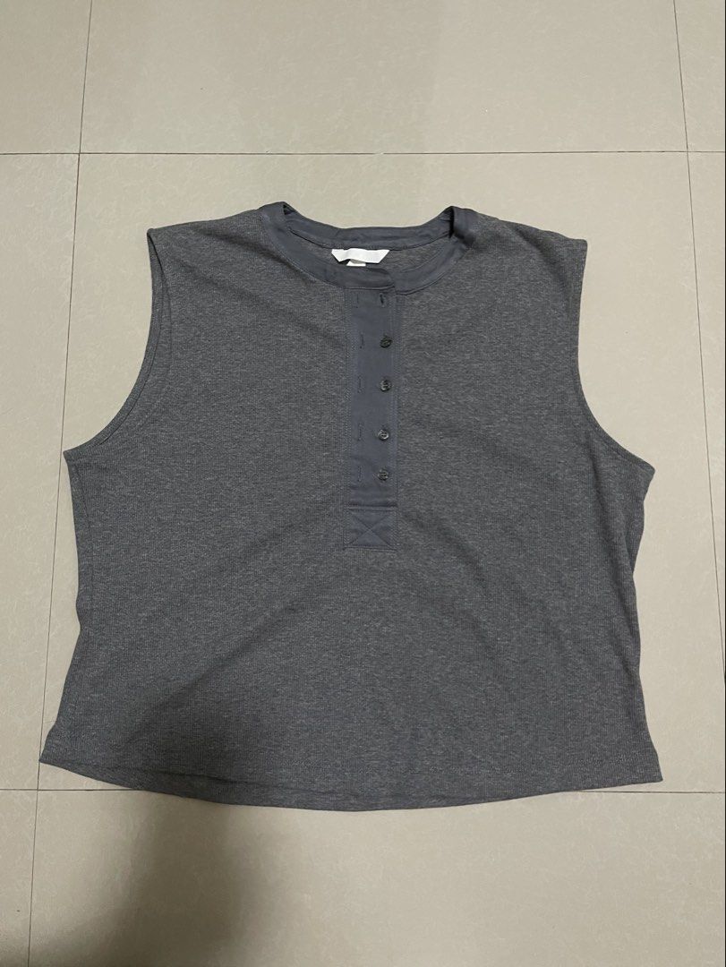 H&M Ribbed Sleeveless Top Gray Melange (Category: Sleeveless) located in Manila. Submitted by declutterwlia (Listing ID 1429804418, Image 1). Description: ꩜ never worn rfs: not my style mop: gcash mod: jnt / lalamove pm for more pics and details! .