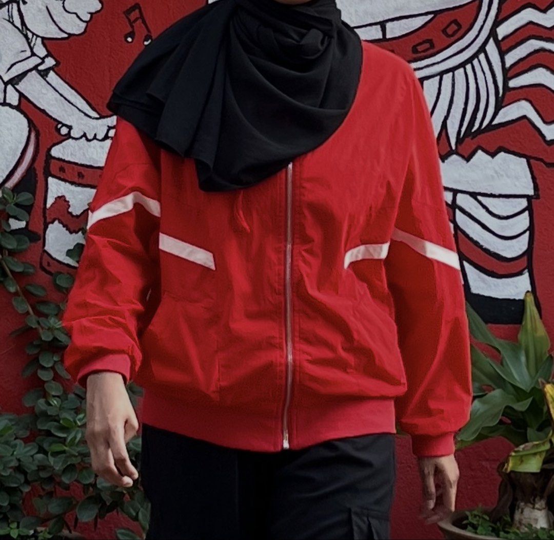 Jacket Outerwear (Category: Coats, Jackets and Outerwear) located in Tanah Merah. Submitted by tyasalmi (Listing ID 1429786539, Image 2). Description: XL Shoulder 16-18” Pit 24” Waist 15” Length 23” Sleeve 26”.