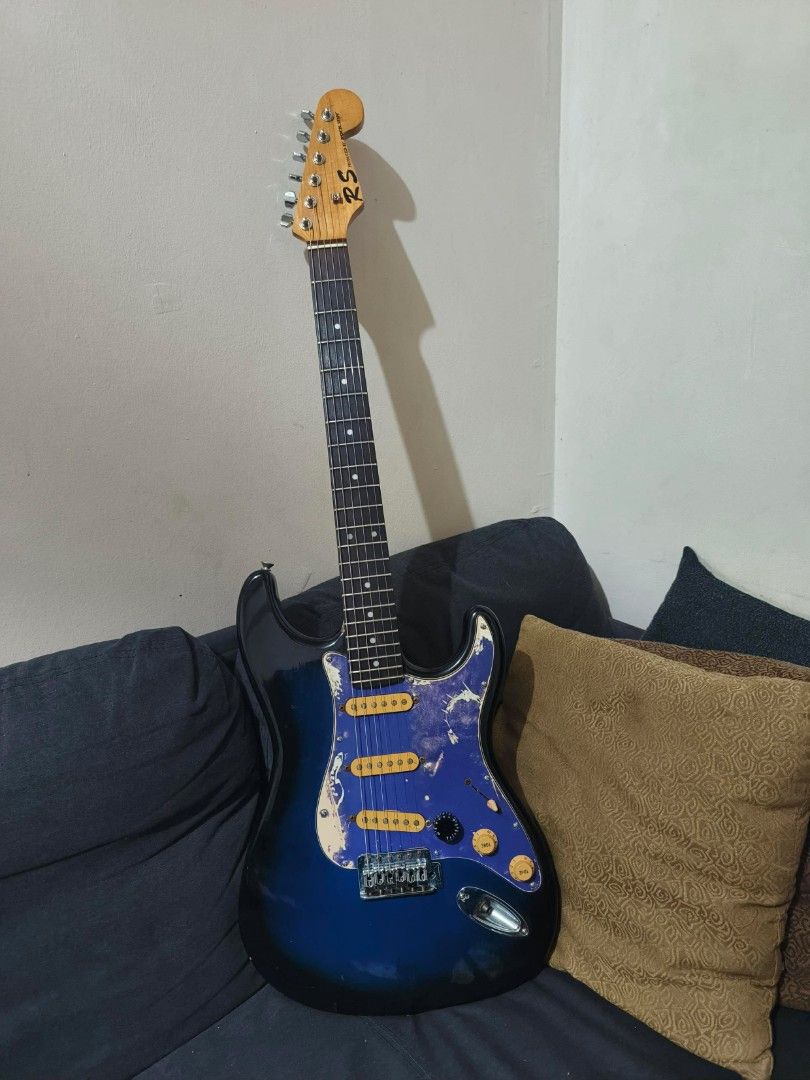Japan Made Electric Guitar (Category: Musical Instruments) located in Manila. Submitted by vastfire (Listing ID 1429805025, Image 1). Description: RS Electric Guitar Bagong set up lang pero di pa talaga kaya ng time ko so benta na lang kesa nakatambak. Slightly nego na lang. .