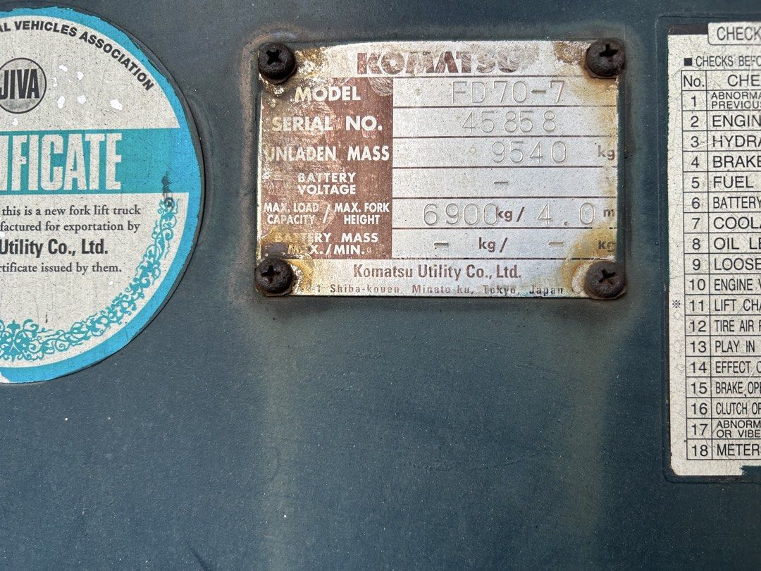 Forklift Komatsu 7 Ton (Category: Other Vehicles) located in Singapore. Submitted by consignforklift (Listing ID 1425887600, Image 2). Description: Consignment unit, 7 ton komatsu forklift. Able to Negotiate Contact Irfun 8211 5284.