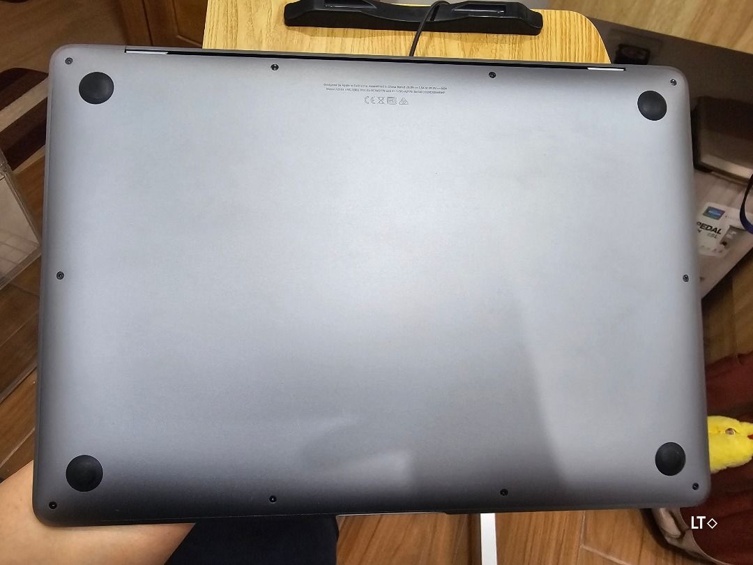 MacBook Air 13-inch (2020) (Category: Laptops & Notebooks) located in Manila. Submitted by leahteh618 (Listing ID 1429777376, Image 3). Description: In a very good condition, no issues at all. MacBook Air 13-inch (2020) with a 1.1 GHz Dual-Core Intel Core i3 processor, 8GB of memory, and 256GB storage. It has a built-in Retina display, normal battery condition, and runs on macOS Sequoia 13.5.5. includes box, original adapter, laptop sleeve/case R