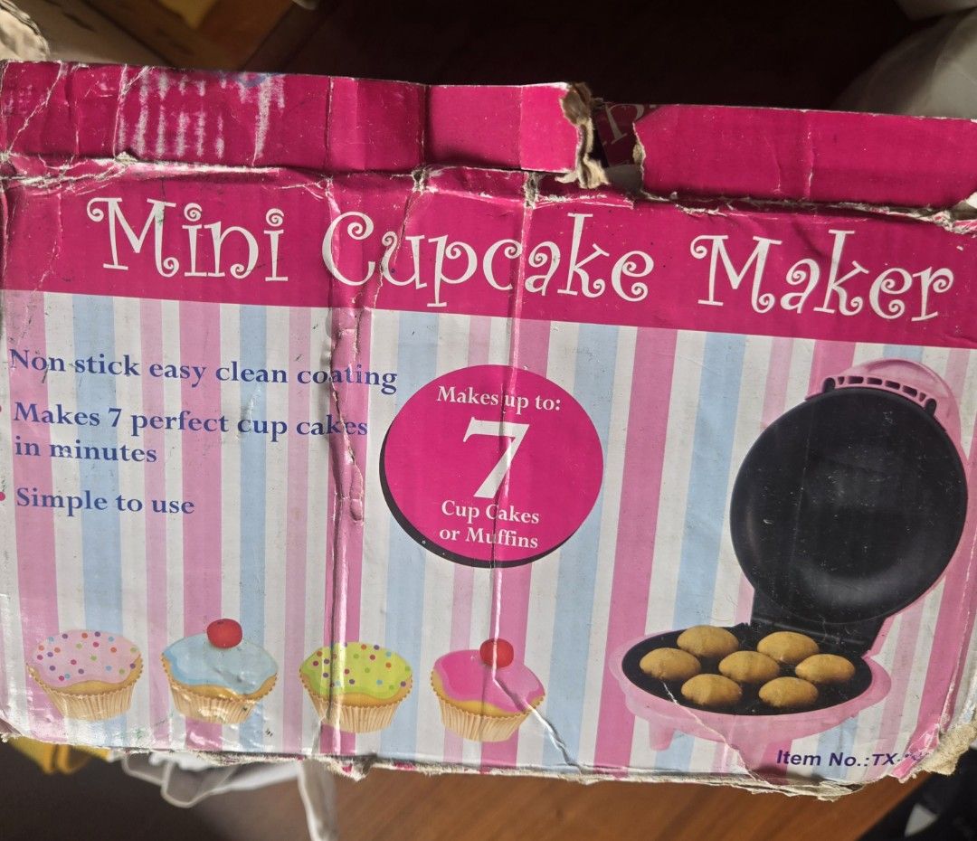Mini Cupcake Maker - Makes 7 Cupcakes