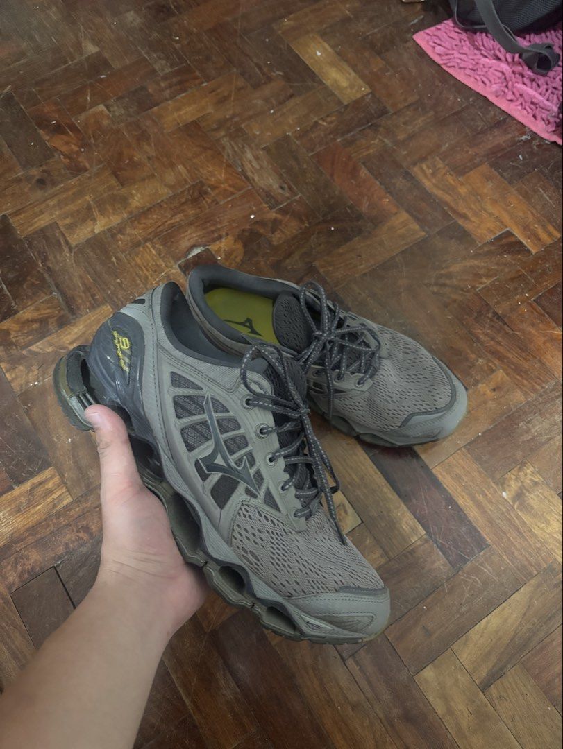 Mizuno Wave Prophecy 9 (Category: Sneakers) located in Las Pinas. Submitted by 7mill_ (Listing ID 1429696614, Image 1). Description: For sale Mizuno Wave Propehecy 9 Size 10.5 Condition: 8/10 (Beaters Condi) Issues: No Box, Slightly upper tears (see picture for more issues).