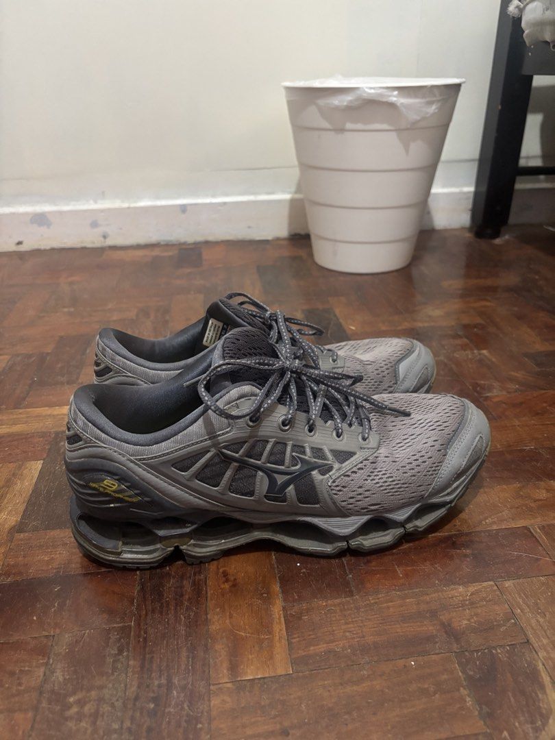 Mizuno Wave Prophecy 9 (Category: Sneakers) located in Las Pinas. Submitted by 7mill_ (Listing ID 1429696614, Image 2). Description: For sale Mizuno Wave Propehecy 9 Size 10.5 Condition: 8/10 (Beaters Condi) Issues: No Box, Slightly upper tears (see picture for more issues).