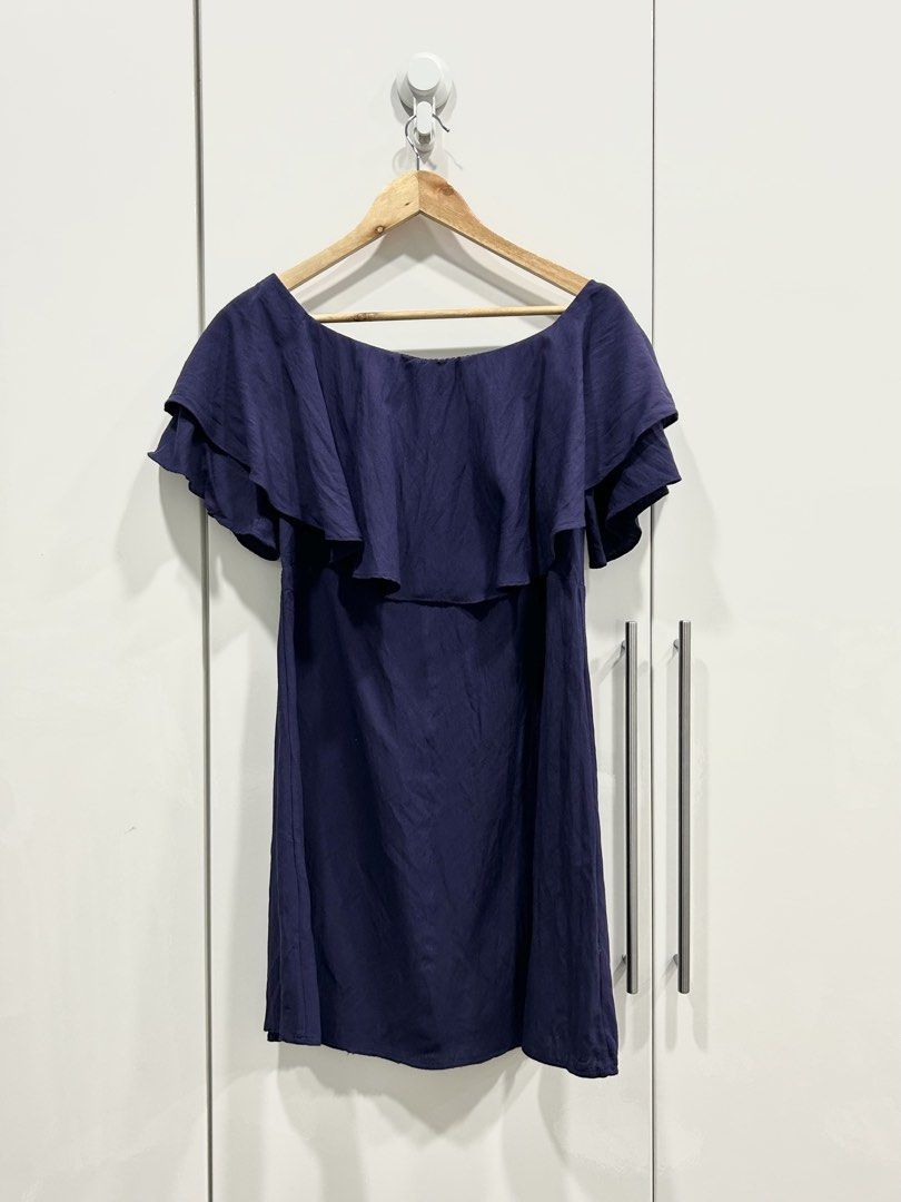 Navy Blue Off Shoulder Dress (Category: Dresses) located in Mexico. Submitted by prelovedanne18 (Listing ID 1429732446, Image 1). Description: 6 on tag Fit to Small-Medium Super nice. Bust: 34” Waist: 36” Length - 34”.