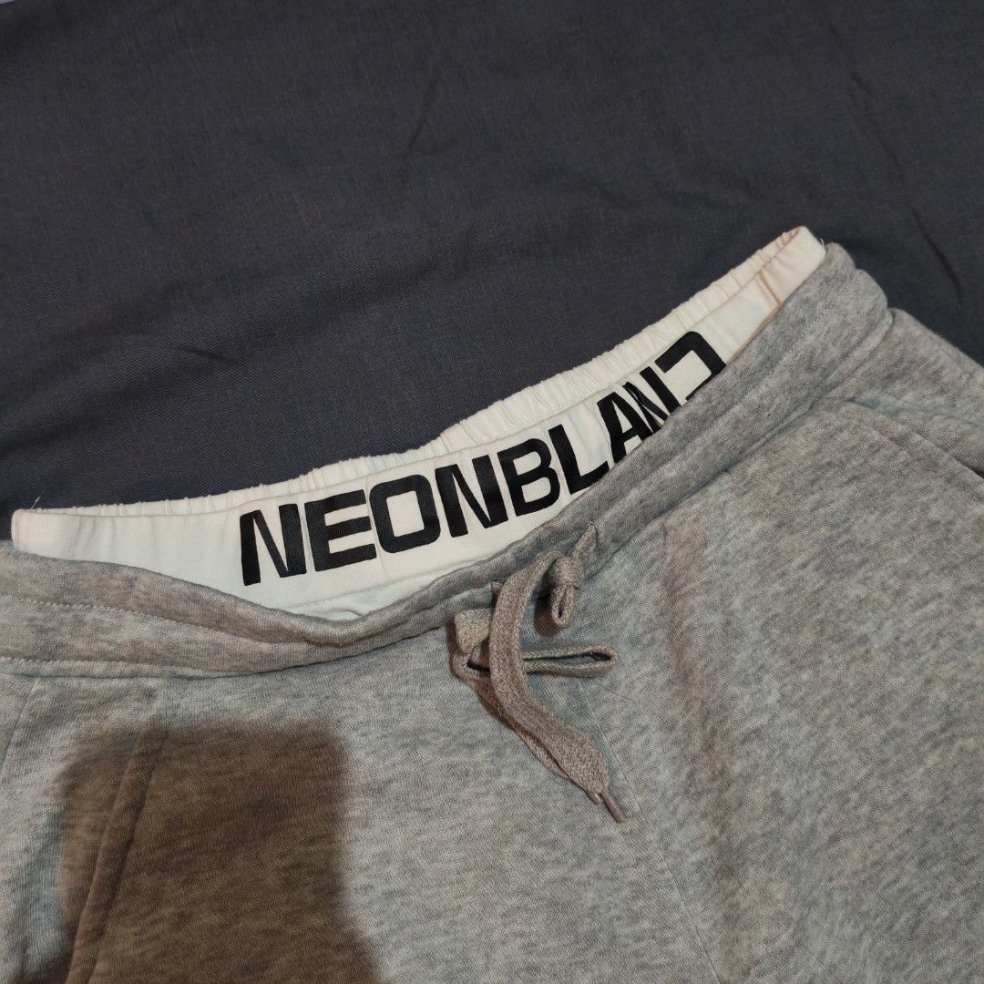 Neonblanc Wide Leg Gray Sweatpants (Category: Joggers) located in Caloocan City. Submitted by zejara (Listing ID 1429811040, Image 3). Description: - Grey Wide Leg Sweatpants - Like new, minimal flaws - No when worn pics - Length: 44" - Waist: 30" PAYMENT: GCash/Paymaya.