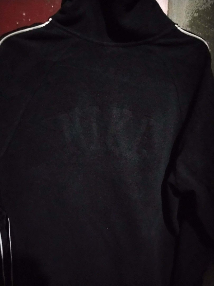 Nike Black Fleece Pullover (Category: Coats, Jackets and Outerwear) located in Agdangan. Submitted by facy38 (Listing ID 1429703818, Image 3). Description: Nike Quarter Zip Pre loved Rfs: Need Funds Small to Medium Fittings .