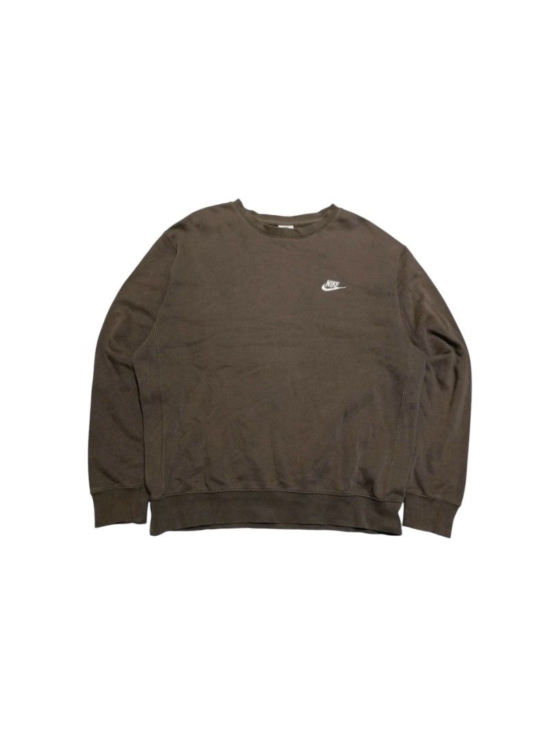 Nike Crewneck Sweatshirt XL (Category: Coats, Jackets and Outerwear) located in Manila. Submitted by eightofour (Listing ID 1429822402, Image 1). Description: 27 X 25 (BOXY) XLarge Flawless.