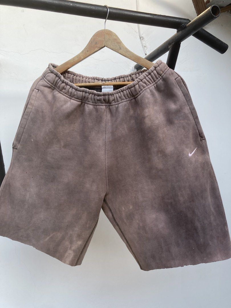 Nike Shorts - Baggy size 34-38 (Category: Shorts) located in Tacloban City. Submitted by sid1999 (Listing ID 1429709473, Image 2). Description: fits big and very heavy.
