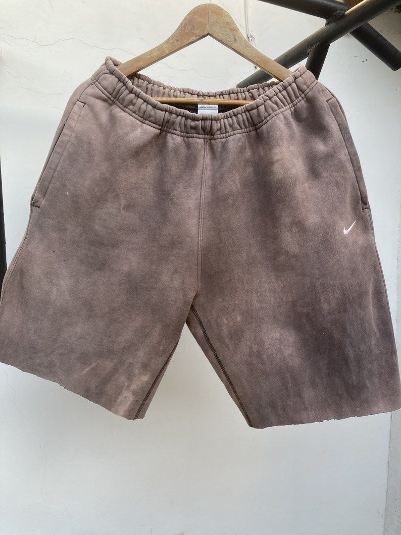 Nike Shorts - Baggy size 34-38 (Category: Shorts) located in Tacloban City. Submitted by sid1999 (Listing ID 1429709473, Image 1). Description: fits big and very heavy.
