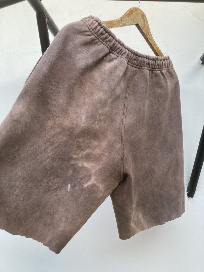 Nike Shorts - Baggy size 34-38 (Category: Shorts) located in Tacloban City. Submitted by sid1999 (Listing ID 1429709473, Image 3). Description: fits big and very heavy.