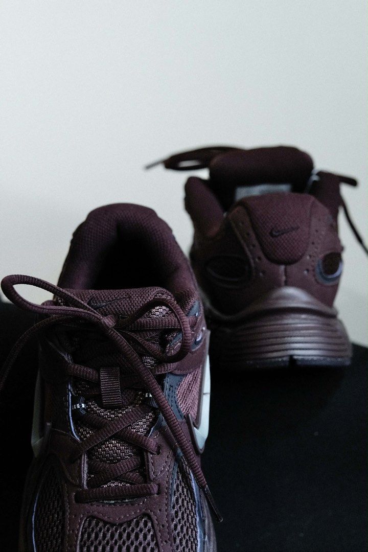 Nike V5 RNR - BURGUNDY CRUSH (Category: Sneakers) located in Caloocan City. Submitted by _osspreloved (Listing ID 1429793381, Image 1). Description: .