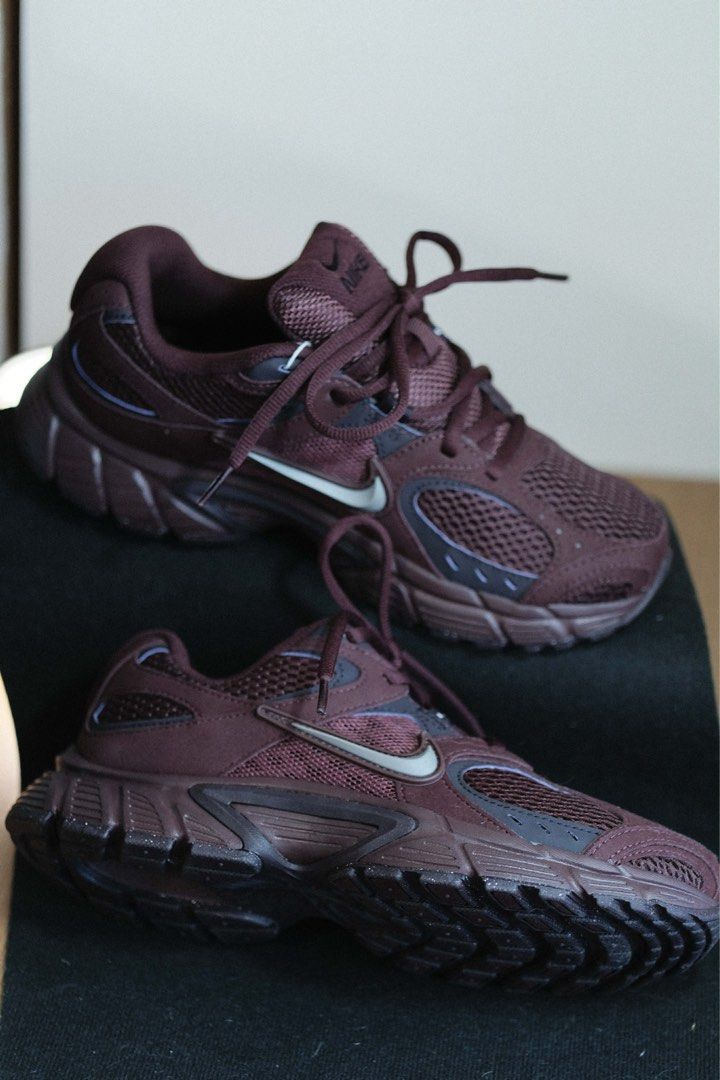 Nike V5 RNR - BURGUNDY CRUSH (Category: Sneakers) located in Caloocan City. Submitted by _osspreloved (Listing ID 1429793381, Image 2). Description: .