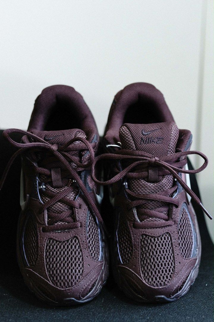 Nike V5 RNR - BURGUNDY CRUSH (Category: Sneakers) located in Caloocan City. Submitted by _osspreloved (Listing ID 1429793381, Image 3). Description: .