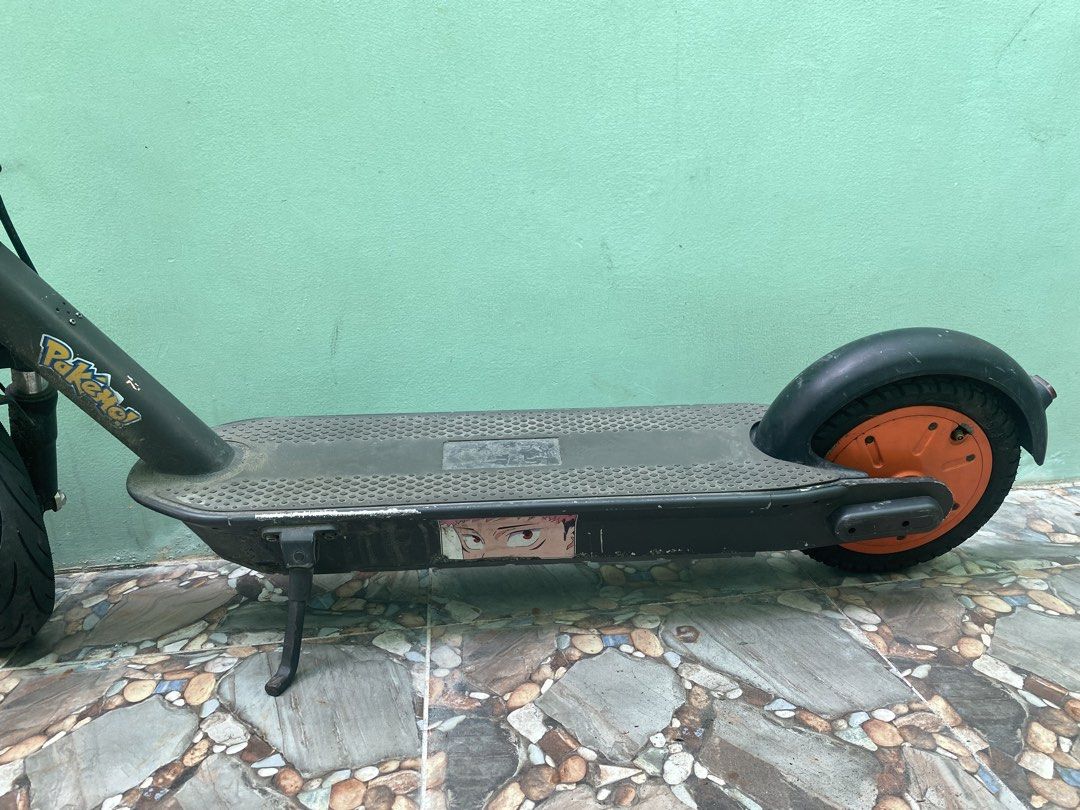 Ninebot G30 Max (Category: Skates, Rollerblades & Scooters) located in Paranaque City. Submitted by ryukkk (Listing ID 1407960815, Image 2). Description: • Top Speed: 25 km/h • Max Range: Up to 65 km • Motor Power: 350 W (rear-wheel drive) • Battery: 551 Wh (15300 mAh, lithium-ion) • Charging Time: ~6 hours • Max Climb Angle: 20% • Tyres: 10-inch tubeless pneumatic • Brakes: Front drum brake + rear electronic brake • Lights: Front LED + rear brak