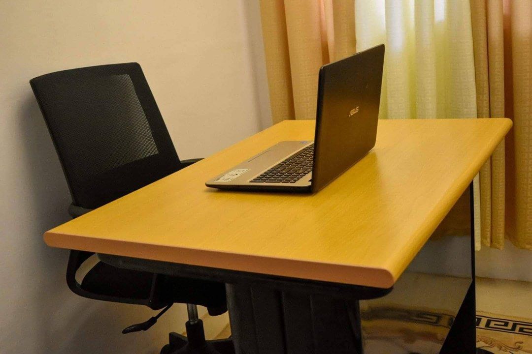 Office table (Category: Coffee & Tea Tableware) located in Paranaque City. Submitted by jundhelmay70529 (Listing ID 1429727983, Image 2). Description: Laminated wood table Size: 100*70*75 Location : Paranaque Pick up or lalamove .