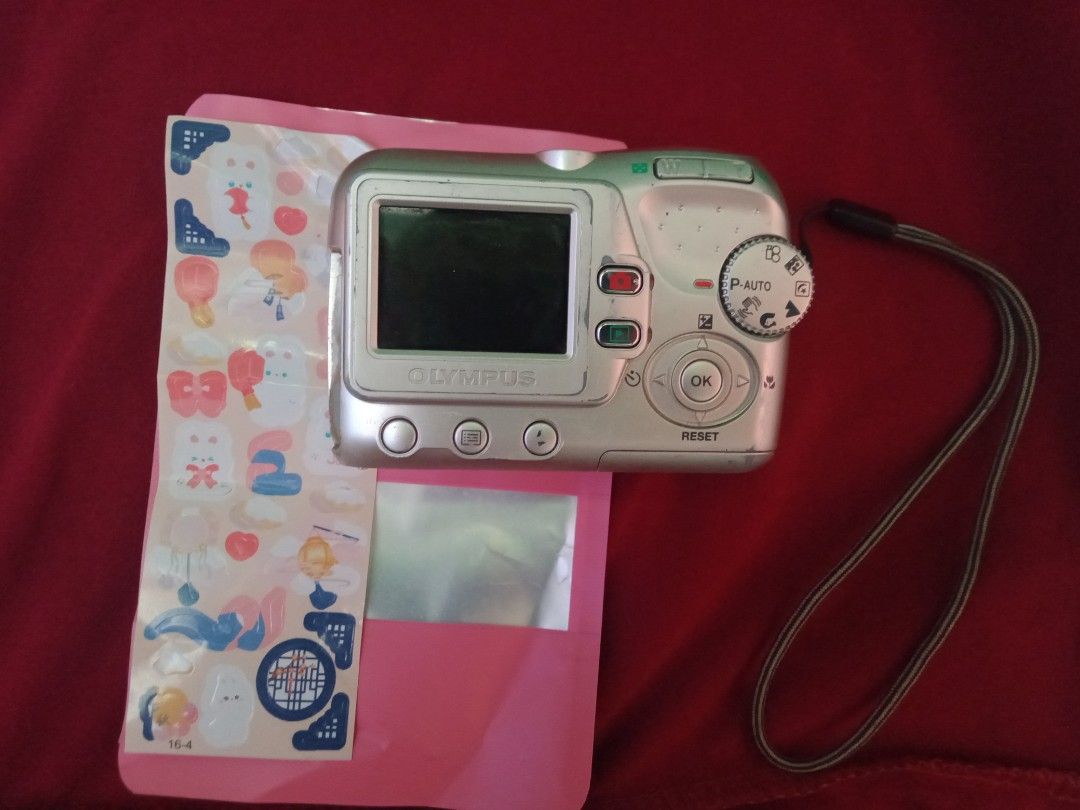 Olympus FE-115 Digital Camera (Category: Cameras) located in Taguig. Submitted by kywear (Listing ID 1429757677, Image 1). Description: 𝜗ৎ Perfect for that digital cam / Y2K vibe photos 𝜗ৎ Price: 550 (negotiable) Issue: Lens is working, but the screen stays black Still usable if you know how to work around it / for repair / display Comes with heavy-duty battery and freebies included open for shipping or meet-up around market market / guadalupe 