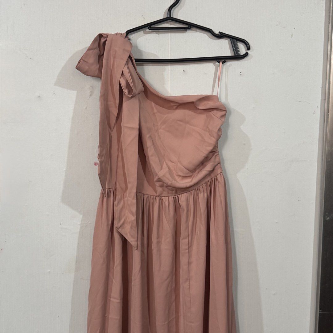 SHEIN One-Shoulder Maxi Dress (Category: Dresses) located in Makati City. Submitted by vbaude (Listing ID 1429746755, Image 1). Description: SHEIN PINK ONE SHOULDER SLIT DRESS Worn once only for a wedding 🚚 Delivery: • Shipping via: Grabexpress / Lalamove (shipping fee shouldered by buyer) • Location: Metro Manila 💳 Payment: • GCash or Maribank 📍Notes: • Color may vary due to lighting • Please manage expectations for preloved items • No cancel