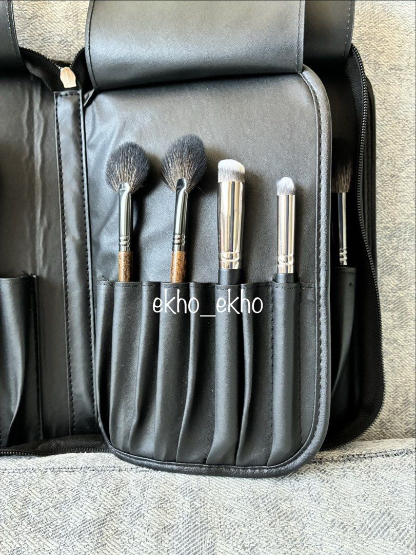 OVW 12-pc Makeup Brushes Set with Case (Category: Makeup) located in Mandaluyong City. Submitted by ekho_ekho (Listing ID 1429710898, Image 2). Description: all brand new •12-pc brush set •29-slot brush case ——- No rush shipping. Same day delivery (Grab/Lalamove etc) okay but give a day’s notice. No low-ballers. Prices already lower than retail..