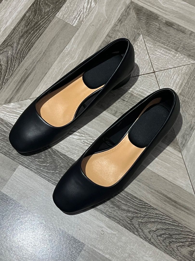 Parisian Plus Santi Black Heels - Size 13 (Category: Flats & Sandals) located in Quezon City. Submitted by thundogs (Listing ID 1429786018, Image 2). Description: Parisian Plus Santi Black Heels for 500 Size: 13 Twice lang nagamit May bawas pa para sa sure buyer Location: QC.