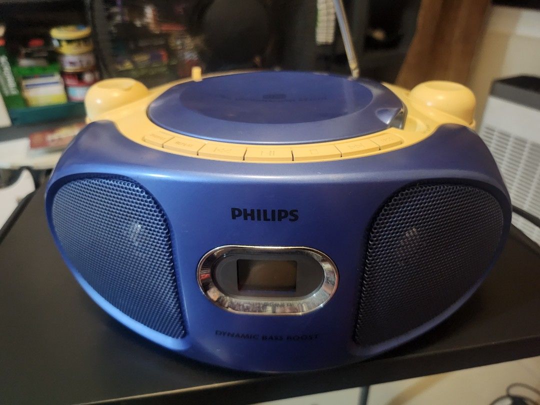 Philips Portable CD Soundmachine (Category: Portable Music Players) located in Taguig. Submitted by sellout2ny (Listing ID 1429777364, Image 2). Description: Portable CD/Radoo player, 220V 400 pesos AM/FM working CD not playing but can read, needs repair.