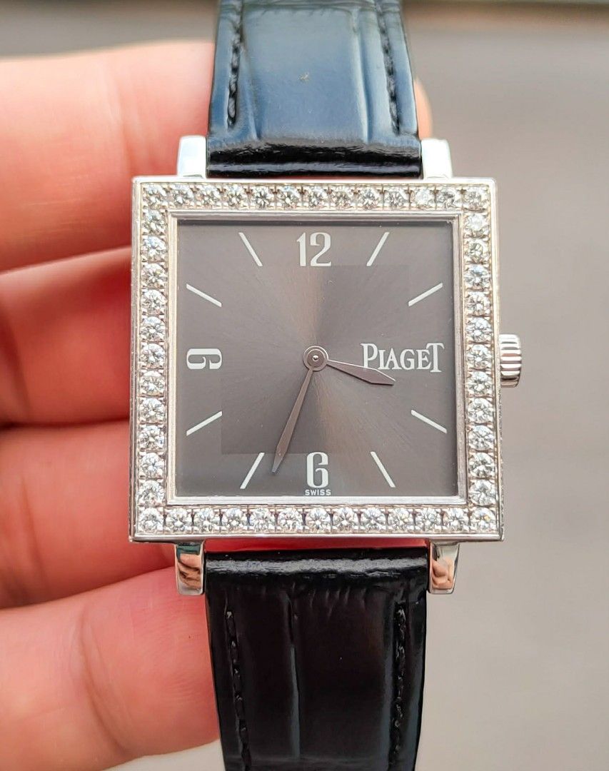 PIAGET ALTIPLANO ULTRA THIN 18K SOLID WHITE GOLD‼️ (Category: Luxury Watches) located in Quezon City. Submitted by timeoutwatches (Listing ID 1429821289, Image 1). Description: PIAGET ALTIPLANO ULTRA THIN 18K SOLID WHITE GOLD‼️ 48 Brilliant Cut Factory Diamonds in Bezel Price: 338,000 php Selling Low‼️ 18k White Gold Case & Buckle Model: Piaget 90935 Case: 31mm x 30mm Condition: 9.3 / 10 Inclusions: Watch Only‼️ Manual Winding Rhodium Dial.