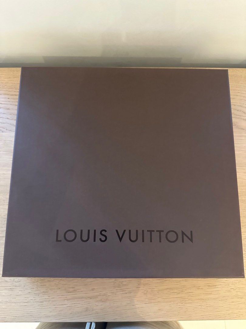 Pre-loved Louis Vuitton Speedy 30 Damier (Category: Luxury Bags & Wallets) located in Valenzuela. Submitted by jaylight (Listing ID 1427364189, Image 3). Description: -Pre-loved Louis Vuitton Speedy 30 Damier. -Bought from Louis Vuitton in Marina Bay Sands, Singapore. -With original receipt. Complete with dust bag and box. -Lock and key hardware just needs polishing. -RFS: decluttering .