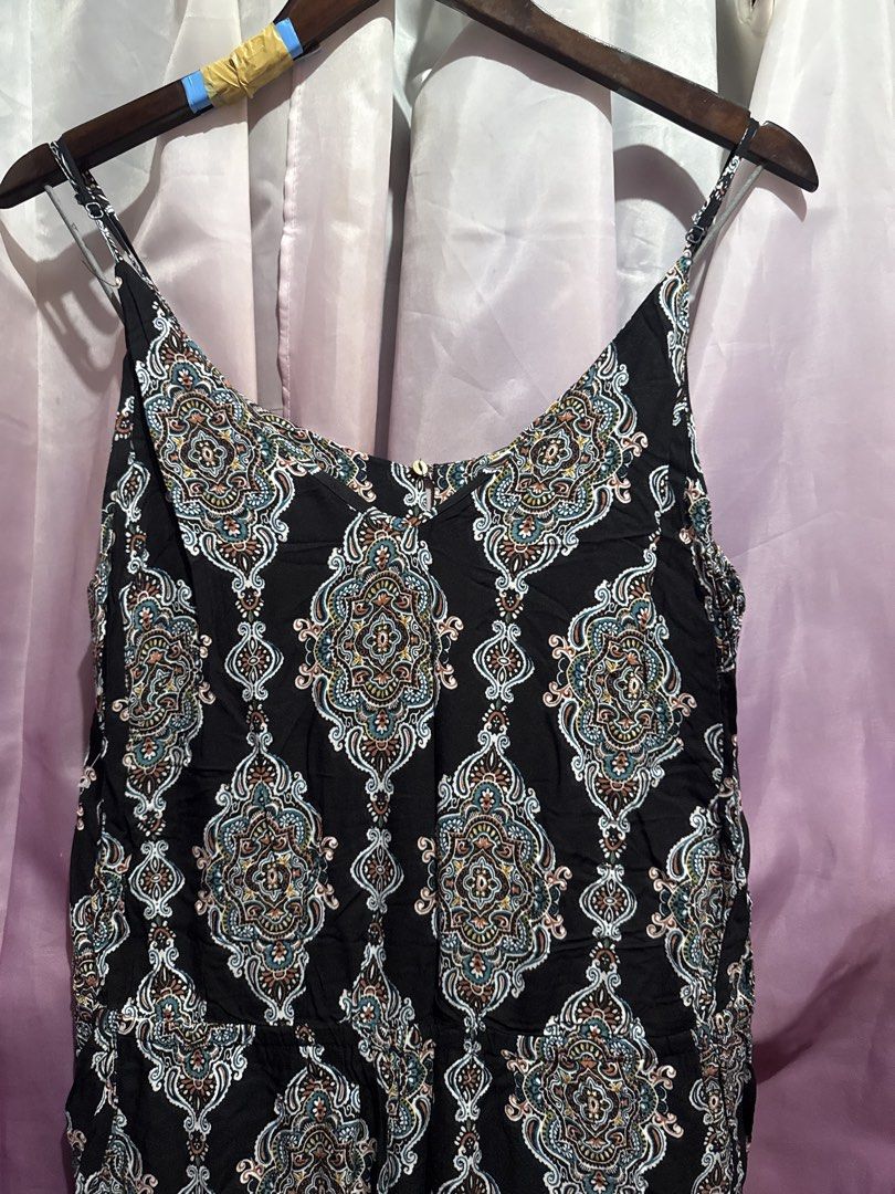 Printed Spaghetti Strap Jumpsuit (Category: Jumpsuits) located in Marikina City. Submitted by kam.declutter (Listing ID 1429831620, Image 2). Description: Hi guys! I’m currently decluttering and I’m selling my pre-loved and never worn clothes. Need na mag bawas super dami na 🥵 📎 color may vary due to lighting 📎 two days reservation only 📎 used but not abused 📎 please manage your expectation 📎 no cancellations of orders 📎 no return /exchang
