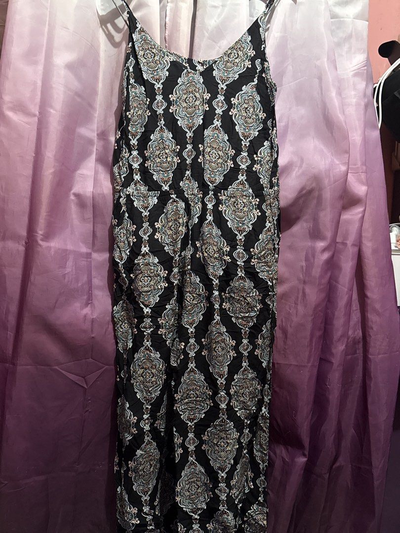 Printed Spaghetti Strap Jumpsuit (Category: Jumpsuits) located in Marikina City. Submitted by kam.declutter (Listing ID 1429831620, Image 1). Description: Hi guys! I’m currently decluttering and I’m selling my pre-loved and never worn clothes. Need na mag bawas super dami na 🥵 📎 color may vary due to lighting 📎 two days reservation only 📎 used but not abused 📎 please manage your expectation 📎 no cancellations of orders 📎 no return /exchang