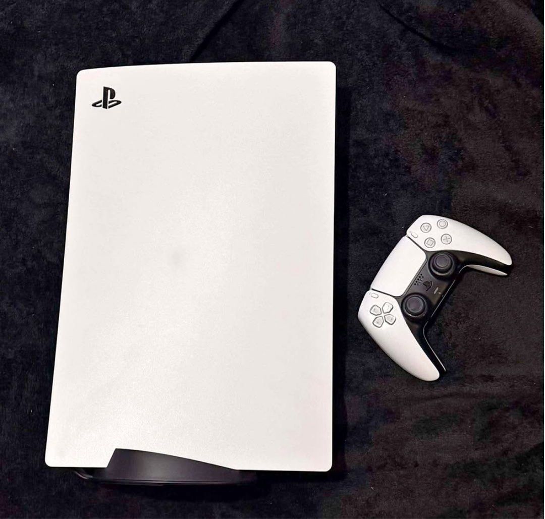 PS5 Digital Edition 825gb (Category: PlayStation) located in Manila. Submitted by takemystuffbuymystuff (Listing ID 1429755569, Image 1). Description: PS5 Digital Edition 825GB 1 Dual Sense controller PS5 stand HDMI POWER CORD.