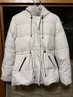 (Category: ) located in . Submitted by mimikingpreloved (Listing ID 1429702156, Image 1). Description: .