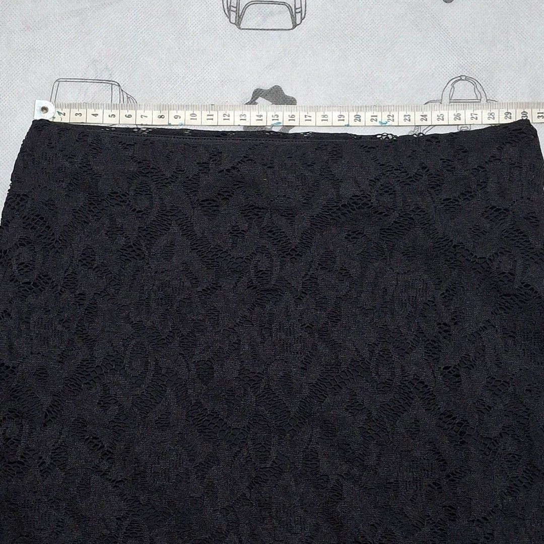 Pull&Bear Black Skirt (Category: Skirts) located in Pasig City. Submitted by thainex (Listing ID 1429664627, Image 2). Description: Pull&Bear Black Skirt — NWOT — garterized.