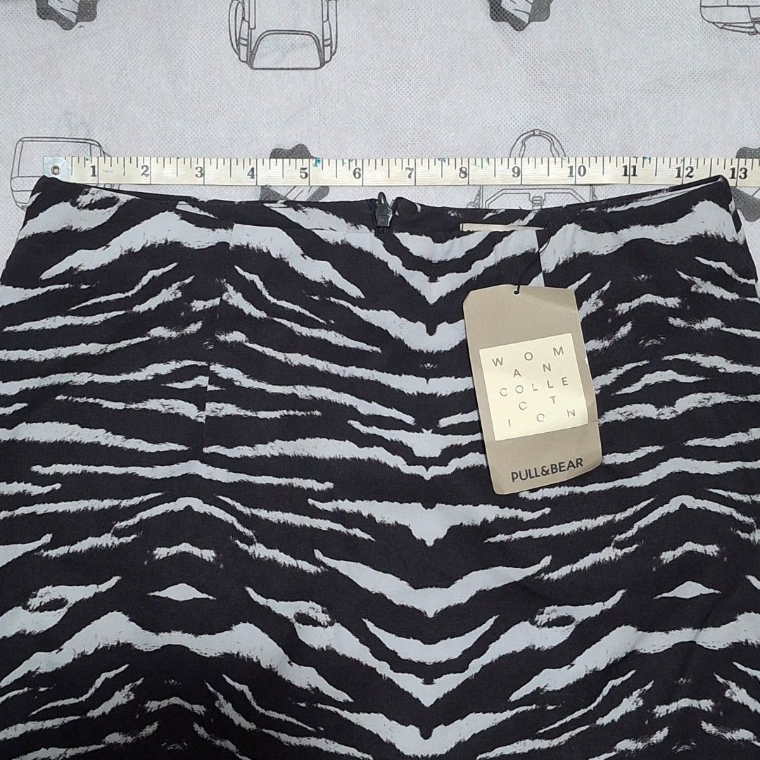 Pull&Bear Zebra Print Skirt (Category: Skirts) located in Pasig City. Submitted by thainex (Listing ID 1429663817, Image 3). Description: Pull&Bear Zebra Print Skirt — BNWT.