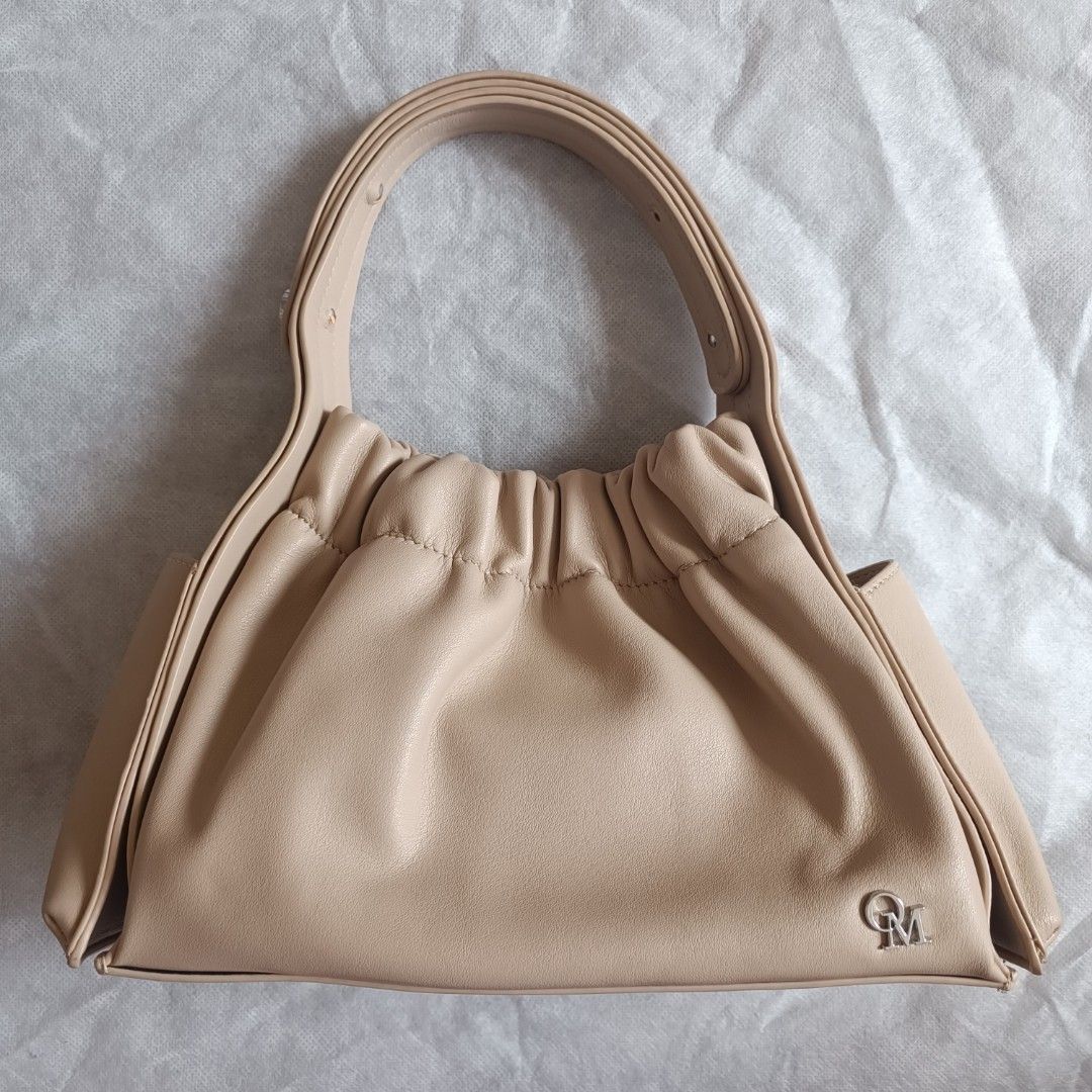 Queen of Material Jenner Bag (Category: Shoulder Bags) located in Quezon City. Submitted by firstlovedbyb (Listing ID 1429727076, Image 2). Description: Authentic Queen Of Material QOM Jenner Bag. Color: London Grey (beige in actual) Material: premium soft PU leather. With silver hardware. With long belt strap and adjustable top handle. Can be used as a sling bag, shoulder bag and hand bag. Bought in Bangkok, Thailand. No flaws. Good as new✨ Size