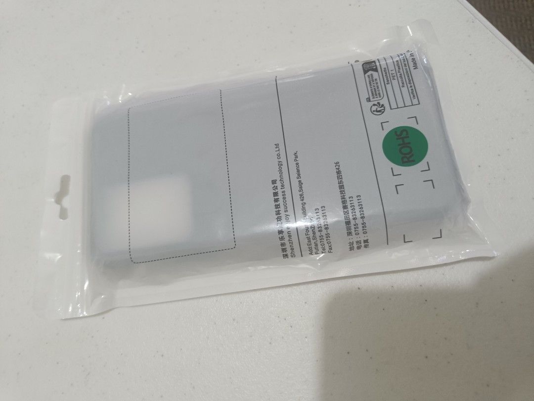Realme 9 pro shockproof case (Category: Cases & Sleeves) located in Makati City. Submitted by naoireii (Listing ID 1429710058, Image 2). Description: - Brand: Lenuo - Compatible with Realme 9 Pro - Color: Grey - Shockproof design - Brand new, in packaging - Reason for selling: Wrong model - Meetup location: Circuit Makati.