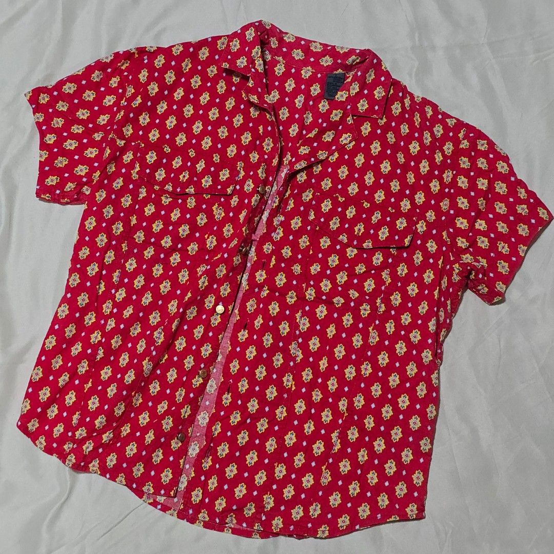 Red Floral Button-Up Polo Shirt (Category: Shirts) located in Quezon City. Submitted by schangs (Listing ID 1429834160, Image 2). Description: size S-M for reference, model is 5'2 and 50kg perfect condition, no issue!!.