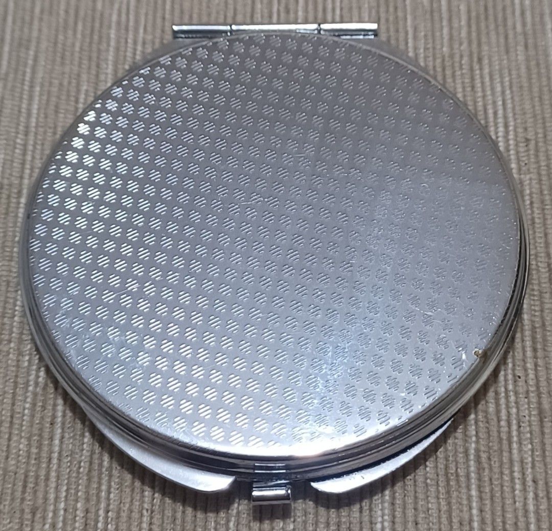 Rome Italy Souvenir Compact Mirror ✨ (Category: Mirrors) located in Quezon City. Submitted by wjmae (Listing ID 1429801437, Image 3). Description: Bring home a piece of the Eternal City! This beautiful double-sided compact mirror features iconic Roman landmarks – the Colosseum, St. Peter’s Basilica, and classical architecture – with vibrant, detailed artwork. ✅ Features: - Double-sided (standard + magnifying mirror) ​ - Diameter: ~6.5cm / 2.5 inc