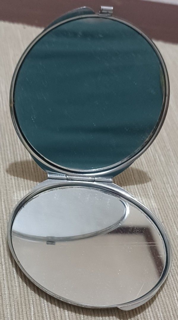 Rome Italy Souvenir Compact Mirror ✨ (Category: Mirrors) located in Quezon City. Submitted by wjmae (Listing ID 1429801437, Image 2). Description: Bring home a piece of the Eternal City! This beautiful double-sided compact mirror features iconic Roman landmarks – the Colosseum, St. Peter’s Basilica, and classical architecture – with vibrant, detailed artwork. ✅ Features: - Double-sided (standard + magnifying mirror) ​ - Diameter: ~6.5cm / 2.5 inc
