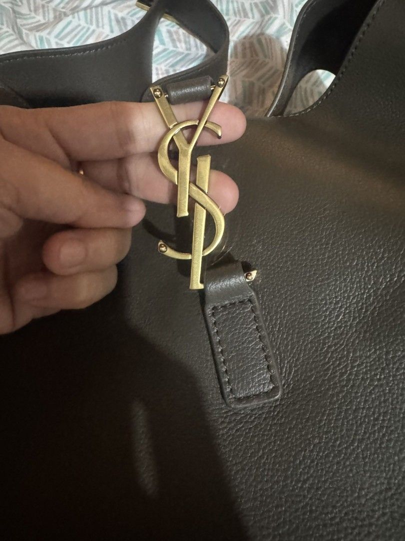 Saint Laurent Hobo Bag (Category: Luxury Bags & Wallets) located in Quezon City. Submitted by shopewisely (Listing ID 1429694380, Image 3). Description: made from leather suede lining adjustable shoulder strap internal slot pocket internal zipper pocket slot-tab fastening incudes dustbag.