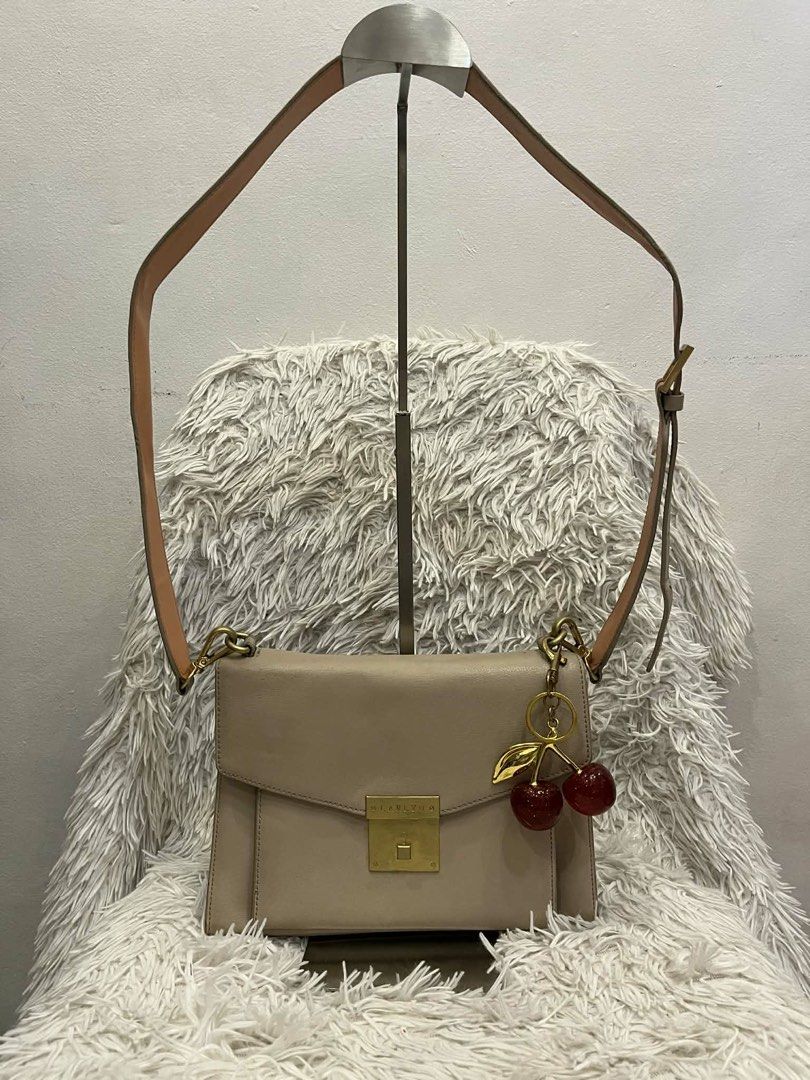 CARLYN SLING BAG (Category: Luxury Bags & Wallets) located in Caloocan City. Submitted by happyfalcon_7dbcc5 (Listing ID 1429833675, Image 1). Description: .