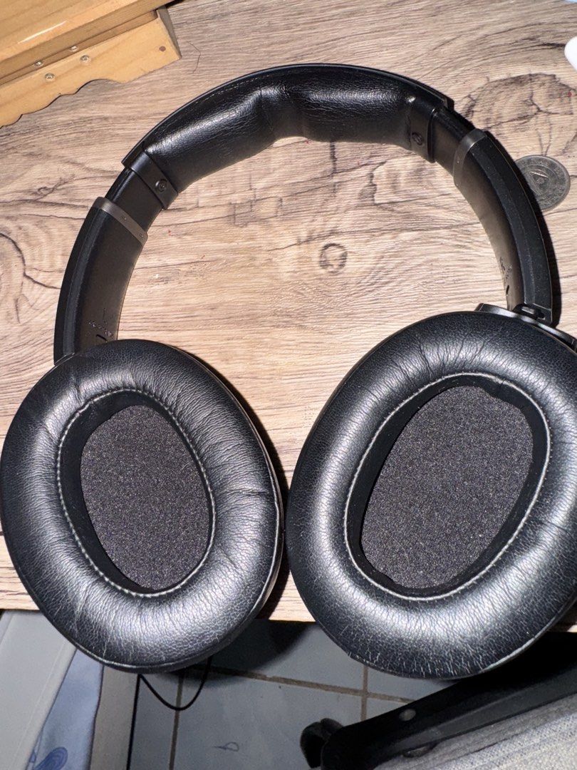 Skullcandy Crusher Wireless Headphones (Category: Headphones & Headsets) located in Taytay. Submitted by giggle.clutz (Listing ID 1429712942, Image 3). Description: Issues: box slightly damaged Bought for 18K, No issues, just needs to wipe and clean with wipes. Negotiable slight. Rfs: need funds Taytay location.