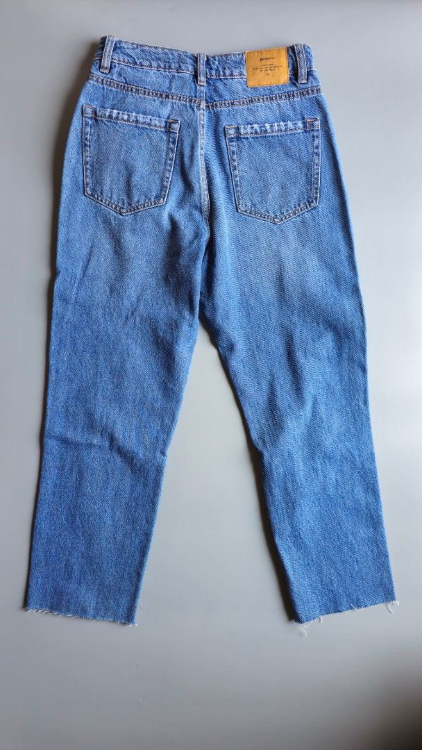Stradivarius Distressed Mom Jeans (Category: Jeans) located in Baguio. Submitted by catdeclutters (Listing ID 1429700711, Image 2). Description: Decluttering too many jeans All are authentic. Used twice only Waist 26 Length 35 Baguio location Lp + sf.