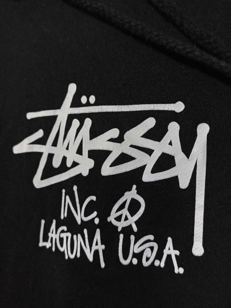 Stussy Hoodie Black Small (Category: Hoodies) located in Marawi City. Submitted by abdullah0692139 (Listing ID 1429830507, Image 2). Description: W21 L25 color 9.5/10 exellent condi.