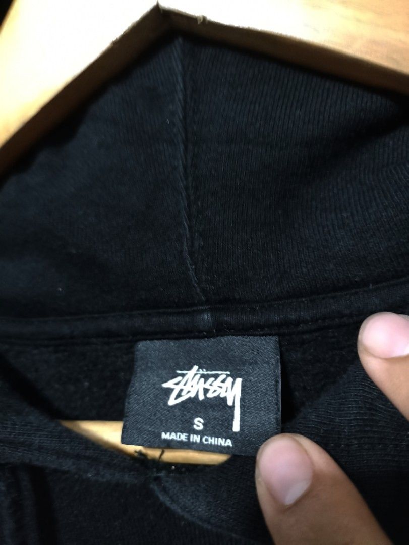 Stussy Hoodie Black Small (Category: Hoodies) located in Marawi City. Submitted by abdullah0692139 (Listing ID 1429830507, Image 3). Description: W21 L25 color 9.5/10 exellent condi.