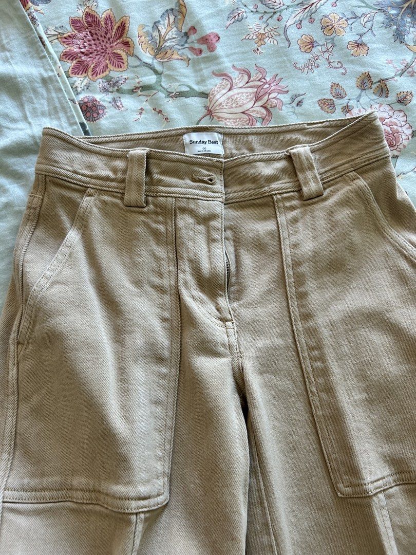 Sunday Best Beige Pants Size 00 (Category: Other Bottoms) located in Cebu City. Submitted by carms123 (Listing ID 1429725556, Image 3). Description: Sunday Best Aritzia Size 0.