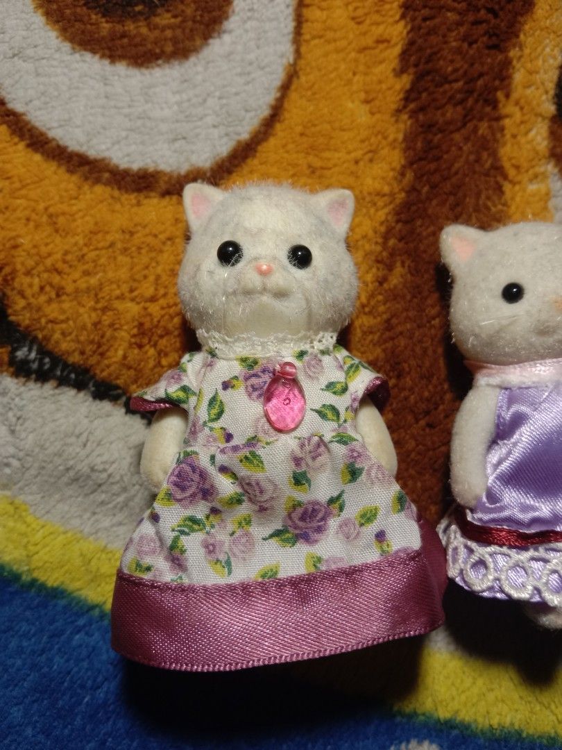 Sylvanian Family/Calico Critters White Cat SET (Category: Figurines & Statues) located in Malabon City. Submitted by thrift_or_trick (Listing ID 1429757516, Image 3). Description: - In good condition ung critters (medyo may mga lint lang ung ulo nung critters) - parehong may damit - selling as SET only Payment: via gcash or maya Shipping (+ sf): lbc Shipping day: Saturdays only Please message me for more information and pictures. Thank you..