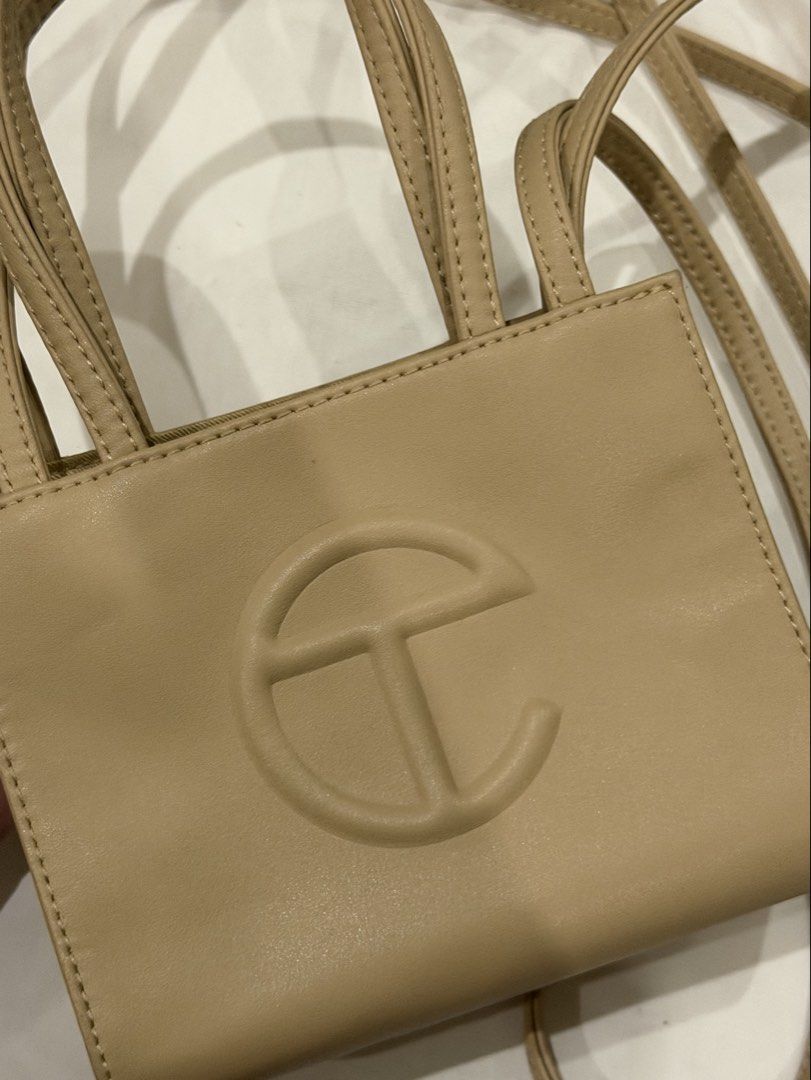 telfar shopping bag small (Category: Luxury Bags & Wallets) located in Makati City. Submitted by miarchives (Listing ID 1429830451, Image 2). Description: *no dust bag, bought for 10k, selling for 2.5k, take note of lip tint stains inside 😅 💗 authentic 🛒 lalamove / lbc (shouldered by buyer) 💵 gcash only .