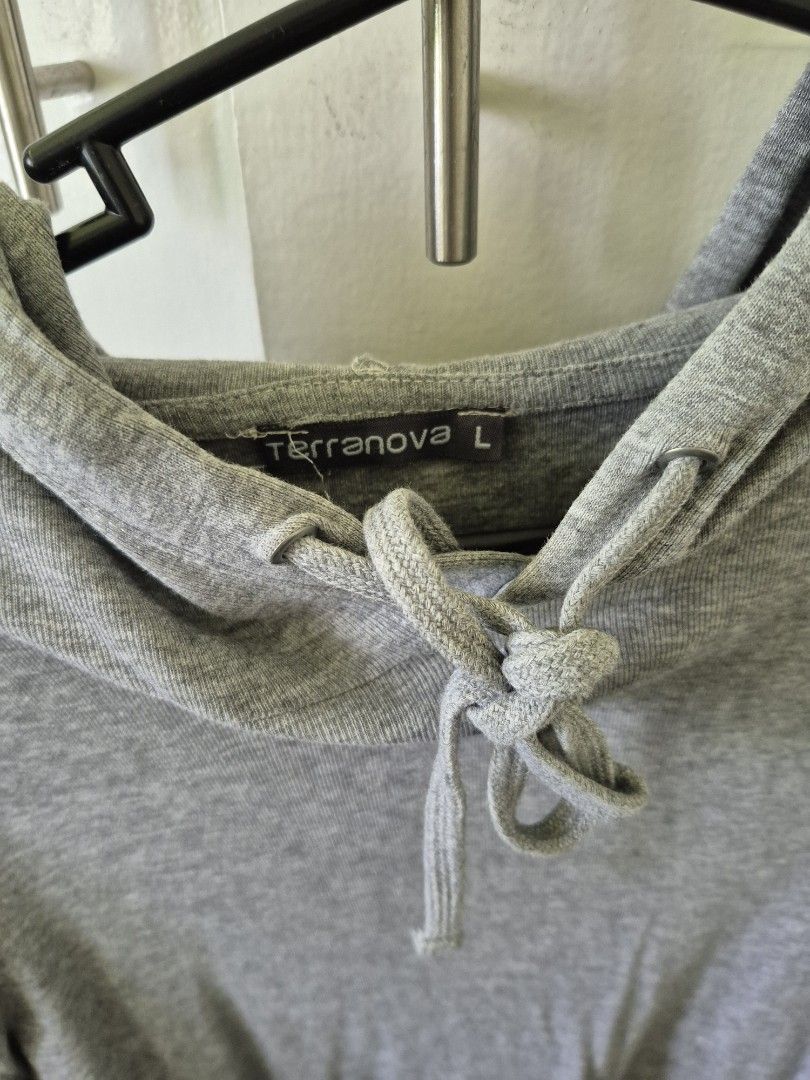 Terranova Gray Hoodie - Size L (Category: Others Tops) located in Valenzuela. Submitted by pappx (Listing ID 1429766221, Image 2). Description: Gray hoodie from Terranova. Features a hood with drawstrings and long sleeves. The size is Large. The hoodie has a pocket on the front. The overall design is simple and versatile..